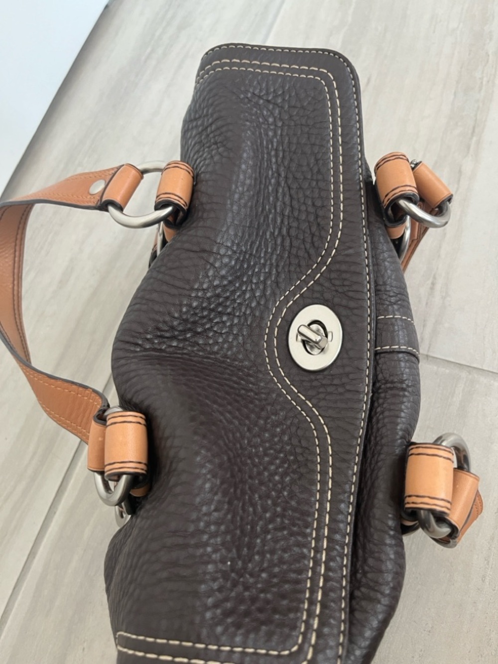 Coach Chelsea Satchel in pebbled leather - Picture 4 of 10